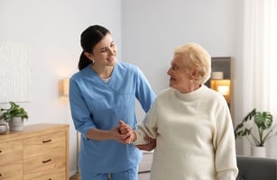 enfermera para adulto mayor